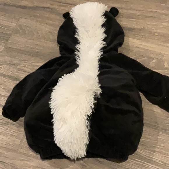 Adorable Skunk Costume for Kids 6-12 months One Piece - Picture 4 of 4